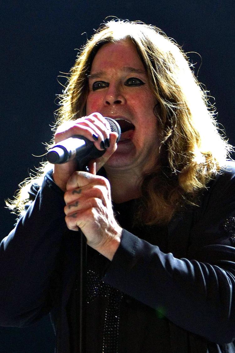 prince of darkness. Sidste år var han i Herning og til august spiller han i Skanderborg. Men inden skal han lige en tur forbi sit britiske fødeland for at modtage magasinet Kerrang!'s rocklegendepris. På dette foto synger Ozzy Osbourne i Sao Paolo, Brasilien, i begyndelsen af april. 