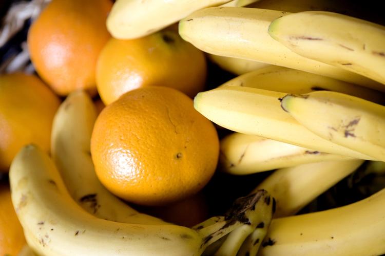 Holdbarhed. De fleste frugter har godt af at ligge på køl - men ikke bananer. 