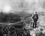 Mesterværk. Tyske Murnau fik til opgave af amerikanske Fox at lave filmen, der én gang for alle legitimerede film på niveau med billed- og romankunst. Og det gjorde han så. 