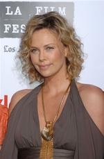 ond. I de nye Snehvidefilm bliver de omnde stedmødre knapt så grimme, som da Disney tegnede dem. Charlize Theron skal spille stedmoder i en af dem. 