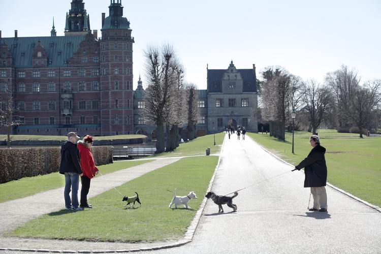 Forår. Både to- og firbenede har kunnet nyde et lunt og tørt forår hidtil. 