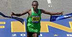verdensrekord. Vinderen Mutai overhalede sin landsmand Mosop inden for de sidste kilometer på Boylstron Street. 