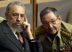 BRØDRE. Fidel Castro (tv) overdrager i dag formelt magten i Cubas kommunistpari til sin bror Raul. 