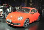 Fornyet. VW Beetle er nu blevet lavere og længere. VW vil dermed give den et mere maskulint udtryk. 