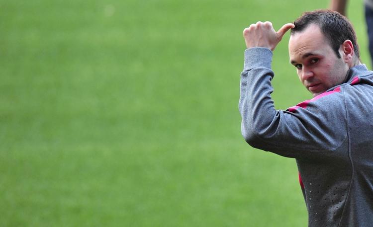 mistænkeligt. Andres Iniesta er den seneste i rækken af spillere, der meget belejligt undgår karantæne i vigtige kampe ved at 'trække' en karantæne i de blødere opgør. 