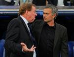 grimasser. Tidligere Chelsea-træner José Mourinho (th) har svært ved at finde en grimasse, der kan matche Harry Redknapps. Tottenham-træneren har ikke så meget tilovers for rygter om et skifte til Chelsea. 