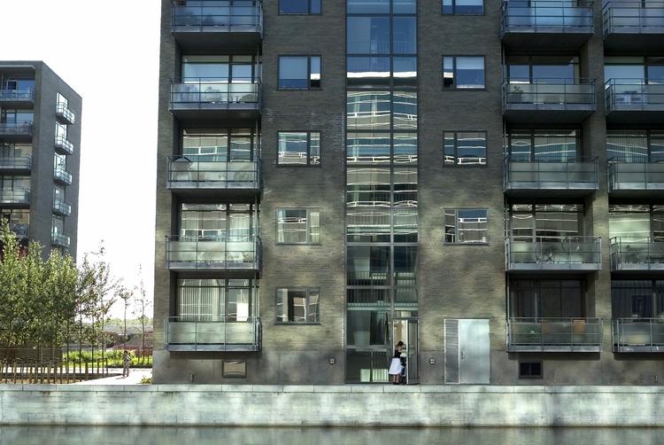 Afdragsfrie. Hvis man både forbyder realkreditforeningerne og bankerne i at tilbyde afdragsfrie lån, vil der blot opstå et gråt lånemarked, hvor lånene tilbydes, lyder et af argumenterne imod forslaget. 