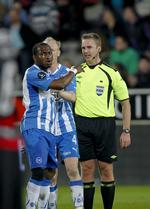 Ud. Eric Djemba-Djemba efter sit røde kort i overtiden i superligakampen på MCH Arena i Herning. 