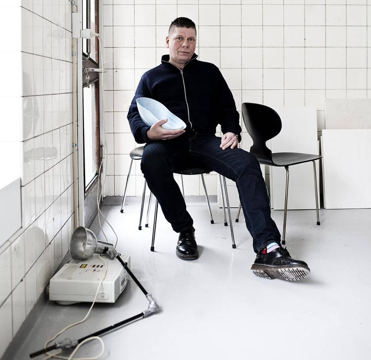 Hjemmelavet. Keramiker Steen Ipsen har selv lavet det meste af sit porcelæn - i modsætning til syv andre kendte, der foretrækker alt lige fra muselmalet til plastiktallerkener fra Ikea. 