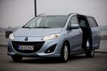 Tilgængelig. Det store fortrin ved Mazda 5 er skydedøre, der gør det lettere at komme ind til de bageste pladser. 