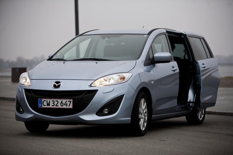 Tilgængelig. Det store fortrin ved Mazda 5 er skydedøre, der gør det lettere at komme ind til de bageste pladser. 