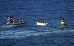 Sørøveri. Hollandske marinesoldater tog tidligere på måneden 16 formodede somaliske pirater til fange. To andre blev dræbt under aktionen. 