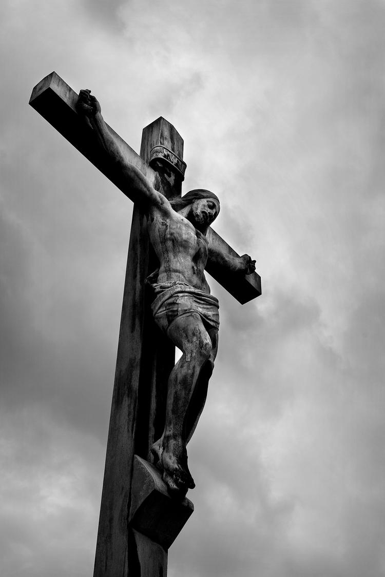 Kristus. Ny hagiografi beskriver, undersøger og belyser Jesus og hans væsen, men den gør det på en befriende usentimental og nuanceret måde. 