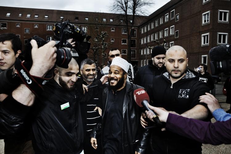 Den muslimske prædikant Bilal Philips  var i 2011 inviteret til Danmark for at holde tale på en konference for Islamisk Trossamfunds ungdomsafdeling.  