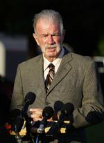 Stunt. Den amerikanske præst, i hvis kirke Koranen i sidste måned blev brændt af, kunne også godt forestille sig, at slæbe profeten Muhammed i retten, ligesom han gjorde med Koranen. 