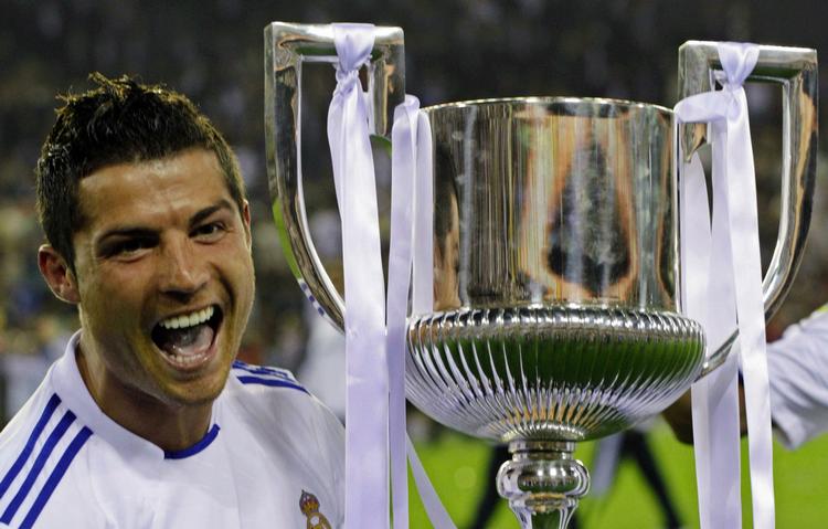 Helt. Christiano Ronaldo blev kampens eneste målscorer, da Real Madrid vandt den spanske pokalturnering. Senere blev pokalen ødelagt. 