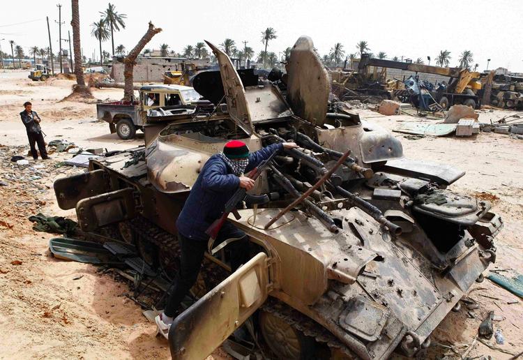 BOMBET. Kampene i Misrata har været hårde ved den libyske hær. Nu trækker den sig ud af byen. 