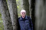 Krig. Sven Arvid Birkeland giver en medfølende og sober skildring af unge danskere i krig. 
