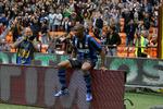 comeback. Samuel Eto'o vælger en anderledes måde at fejre sin scoring på i den snævre sejr over Lazio. 