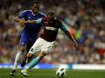 regnkamp. Didier Drogba (tv) havde endnu en fin kamp for Chelsea, men han blev skiftet ud med Fernando Torres, som nu har scoret sit første mål i den blå trøje. 