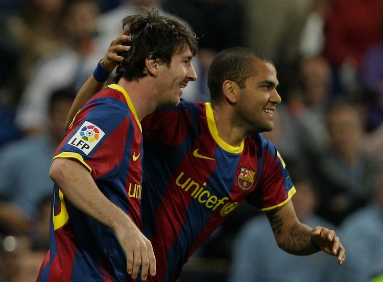 uovertruffen. Lionel Messi (t.v.) rundede 50 mål lørdag aften. Med mindst otte kampe tilbage i denne sæson har han adskillige muligheder for at udbygge rekorden. 