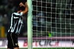 Øv. Fabio Grosso ærgrer sig efter Catanias udligning. 