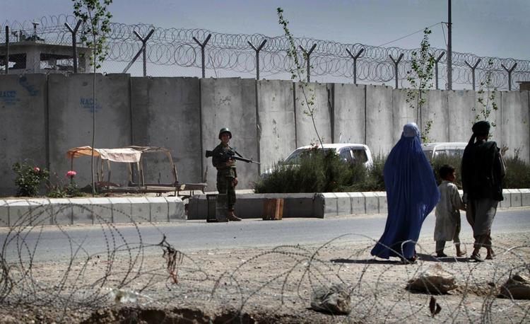 Flugt. En talsmand for Taleban fortæller ifølge AP, at fire af de flygtede fanger er højtstående lokale ledere. Gravearbejdet til den flere hundrede meter lange tunnel har angiveligt stået på i månedsvis. 