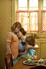 Hjertegribende. Kate Winslet brillerer i rollen som Mildred Pierce, der bliver enlig mor, da hun sætter sin utro ægtemand på porten. PR-foto: Canal+ 