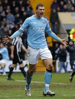 Omsider. Så er Edin Dzeko også på tavlen i Premier League. Tidligere har han kun scoret i pokalkampe for City. 