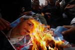 PROTEST. Folk, der har demonstreret mod Syriens præsident Bashar al-Assad er blevet beskudt af regeringsstyrker de seneste tre dage. 