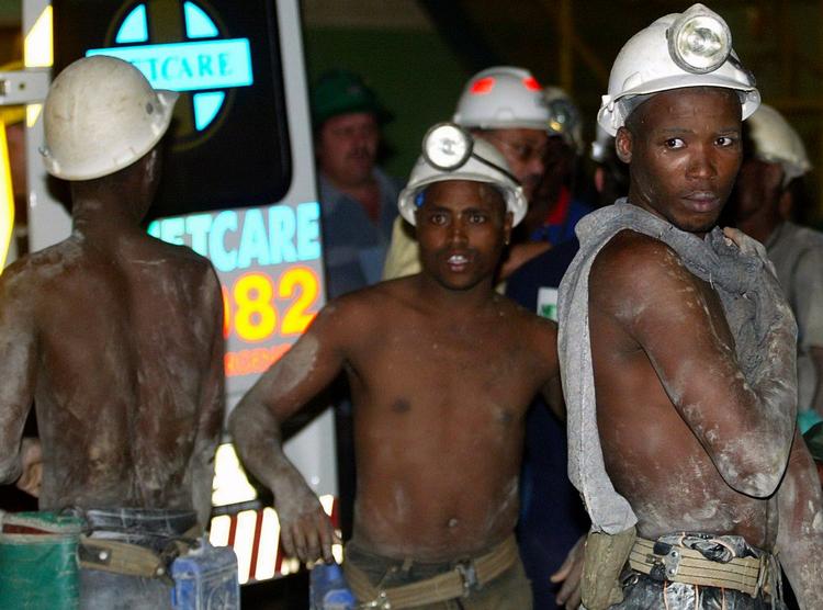 Etik. »Ansvarlige investeringer skulle nødig betyde, at der ikke investeres i den fattige del af verden, simpelthen fordi vi ikke kan holde ud at blive konfronteret med de forhold, der gælder dér«, skriver Tine Lange om etiske investeringer. 