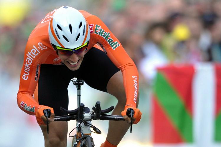 sensation. Jonathan Castroviejo fik sin karrieres største sejr på prologen til Romandiet Rundt, hvor han her kæmper sig over stregen. 