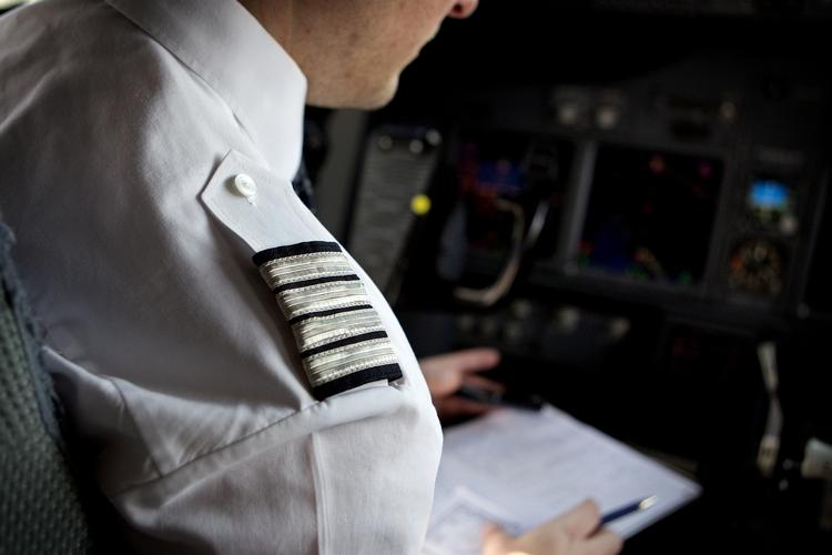 Udmattelse. Trætte piloter indrømmer, at de begår alvorlige fejl. Piloten på billedet står ikke bag citaterne. 