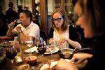 Gæsterne spiste hurtigt på tre restauranter i byen tirsdag aften. 