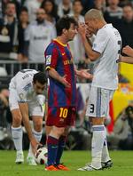 Nøglespiller. Forsvarsspilleren Pepe (t.h.) er med stor succes blev brugt som defensivkraft på Real Madrid-midtbanen. I aften venter Lionel Messi for tredje gang på ti dage. 
