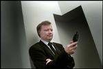 KRITIKER. Teleanalytiker John Strand undrer sig over den måde, Nokias øverste ledelse optræder på. 