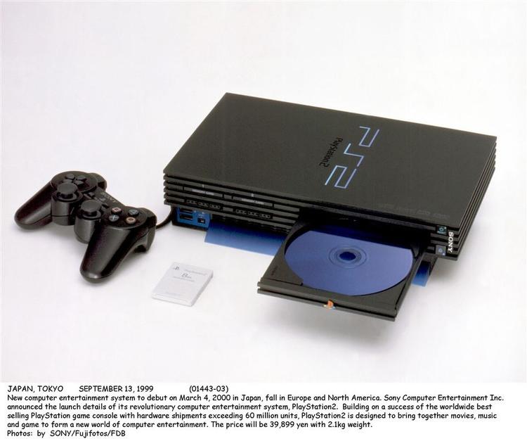 Gammel kending. Den populære konsol Playstaion 2 er ikke blevet mindre eftertraget, selvom storebroderen er Playstation 3 er kommet på banen, og der produceres fortsat spil til den kendte konsol. 