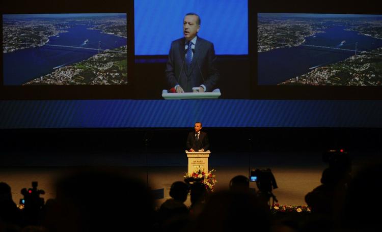 Plan. Tyrkiets premierminister Recep Tayyip Erdogan præsenterer den ambitiøse plan. 