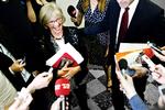 Værdipolitiker. Dansk Folkeparti har nogle stemmer, regeringen gerne vil have fat i. Til gengæld har Pia Kjærsgaard nogle forslag, hun vil bede regeringen overveje nøje. 