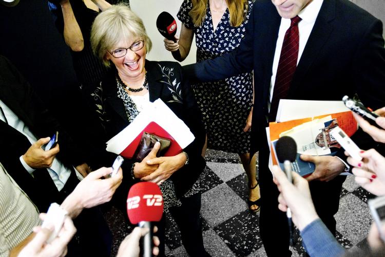 Værdipolitiker. Dansk Folkeparti har nogle stemmer, regeringen gerne vil have fat i. Til gengæld har Pia Kjærsgaard nogle forslag, hun vil bede regeringen overveje nøje. 