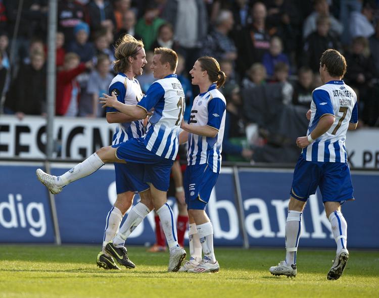 involveret. Esbjergs Tim Janssen (tv) scorede det første mål efter oplæg fra Jesper Lange (nummer to fra venstre), som var med i alle kampens tre mål. 