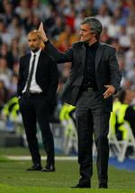 Udvist. José Mourinho må følge returkampen fra tribunen sammen med Sergio Ramos og Pepe. 