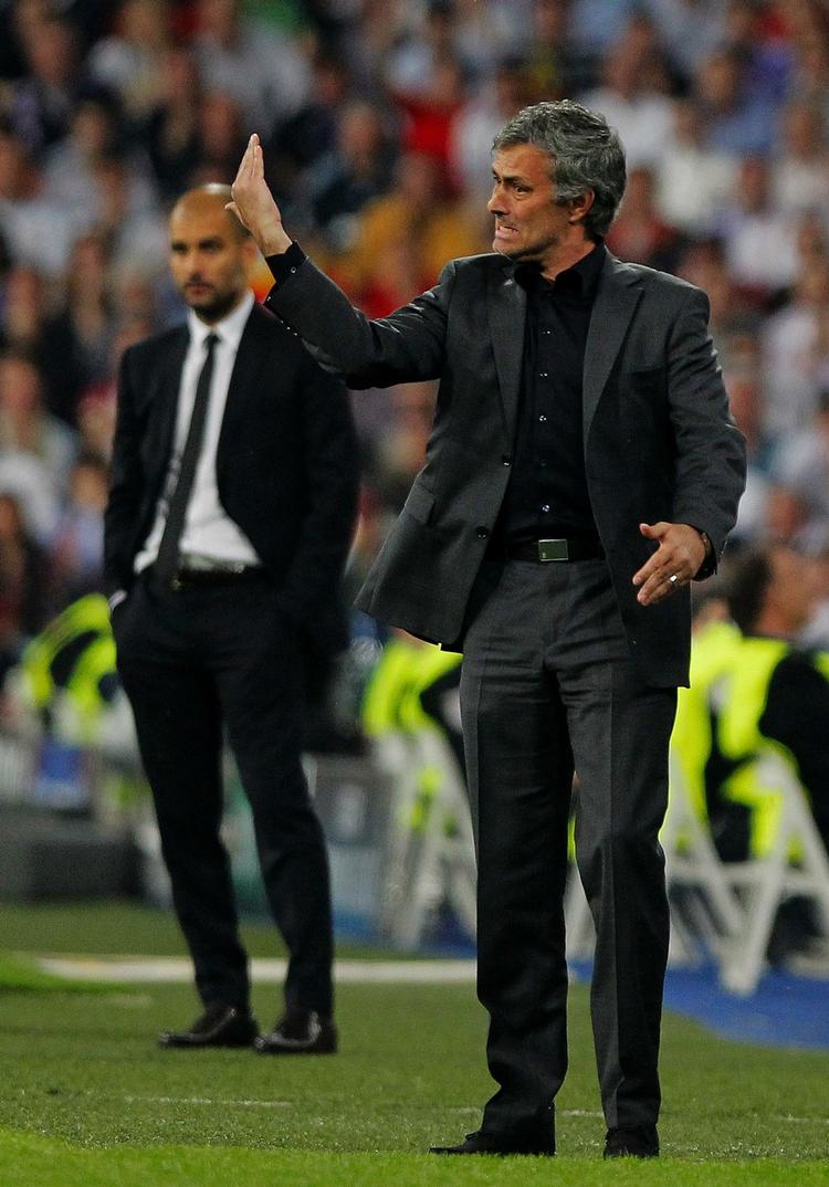 Udvist. José Mourinho må følge returkampen fra tribunen sammen med Sergio Ramos og Pepe. 
