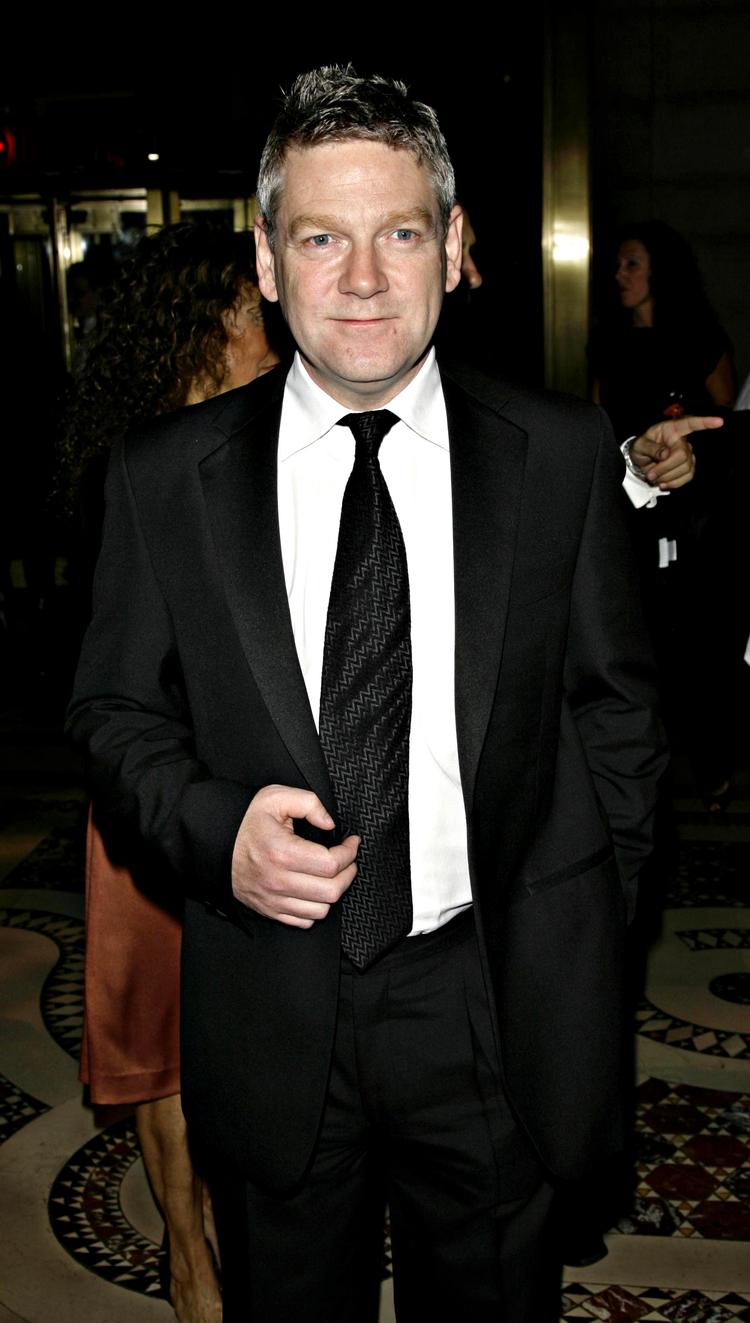 Usnobbet. I sin aktuelle film som instruktør har Shakespeare- eksperten kastet sig over superheltene med guden Thor som sin hammersvingende stjerne. Og så er han træt af scenekunstens snobberi, fortæller han FILM over en kop te i London. 