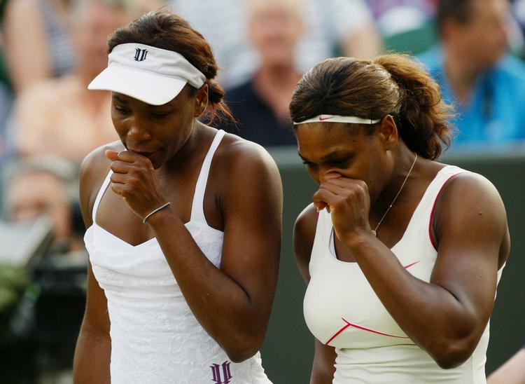 Comeback. Serena Williams (th.) og hendes søster Venus Williams er på vej tilbage til tennisbanen. 