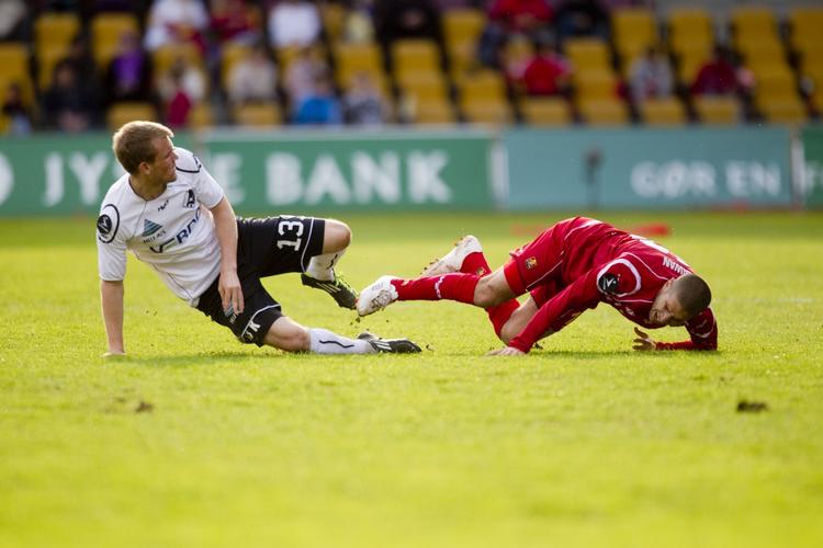 Duel. Randers' Mads Fenger og FCNs Rawez Lawan nedlagde hinanden, da FC Nordsjælland hjemme på Farum Park tog imod Randers FC i pokalturneringen, Ekstra Bladet Cup. 