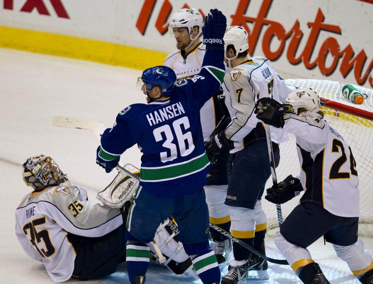 sejr. Jannik Hansen jubler over kampens enlige scoring. 