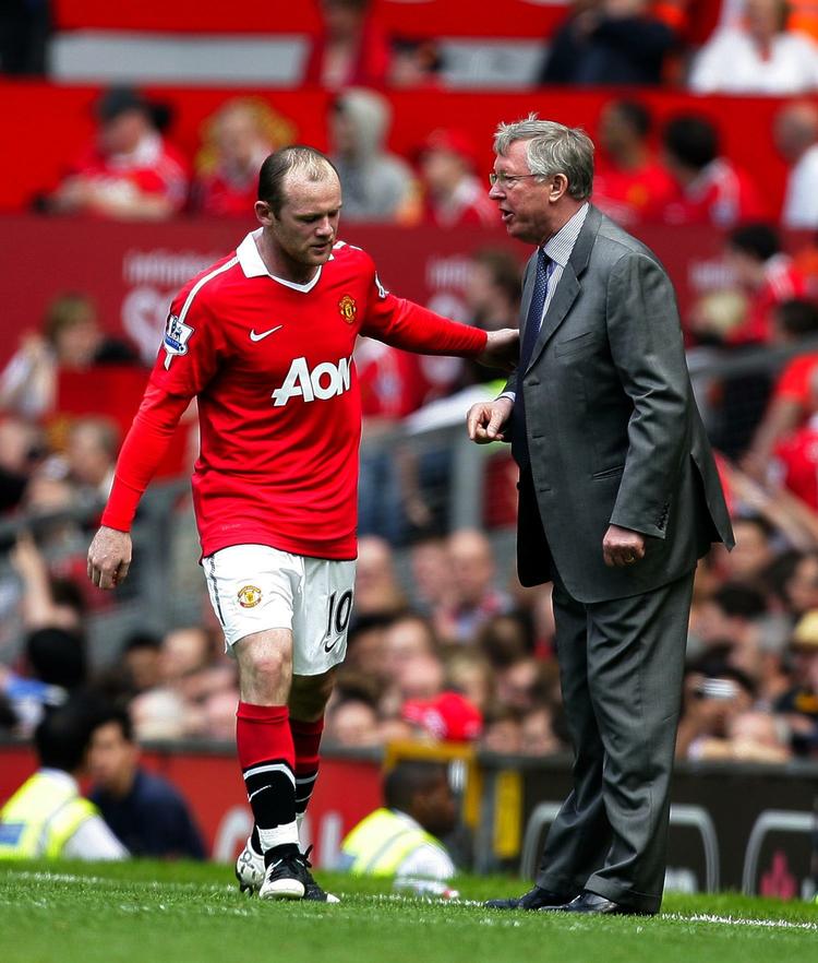 hacket. Wayne Rooney og Alex Ferguson har mere end blot fodbold tilfælles. Deres telefoner er angiveligt begge blevet aflyttet af engelsk avis. 