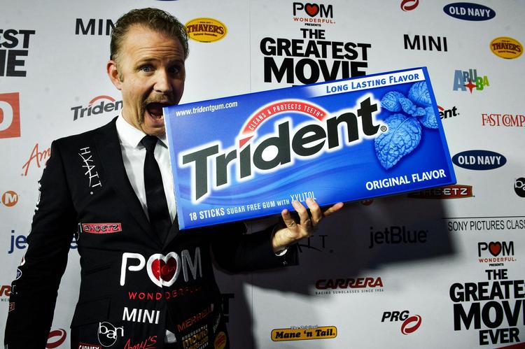 Logomand.  Morgan Spurlocks nye dokumentar om product placement er finansieret af product placement.  Byen, der før hed Altoona, hedder nu officielt 'POM Wonderful Presents The Greatest Movie Ever Sold' 