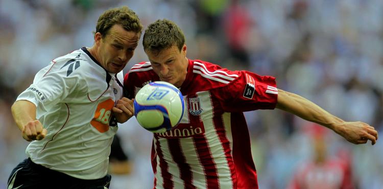 bisser. Boltons Kevin Davies (tv) har i denne uge rundet hele 100 frispark i sæsonen og topper bisselisten. Stoke Citys er den ene af kun to forsvarere på Top-20-listen. 